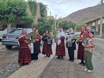 قلعه‌بالا با پیراهنی از گل آراسته شد