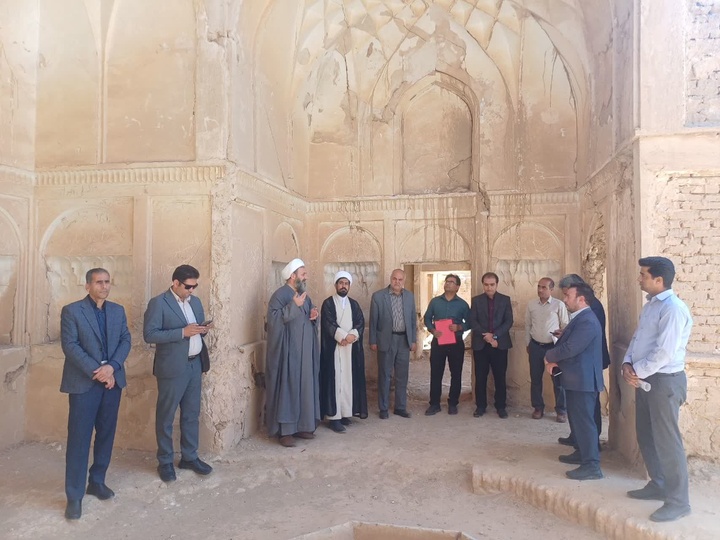 بازدید امام جمعه فردوس و جمعی از مسئولان شهرستان از شهر تاریخی تون