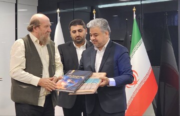 رونمایی از ۲کتاب در موزه زمان