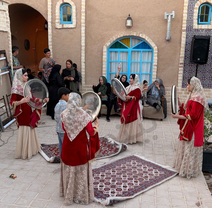 سر برون قالی میناخانی؛ آیینی که حصار حسن‌بیک را زنده نگه می‌دارد