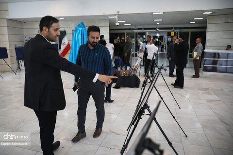 نمایشگاه « ایستاده در غبار»؛ روایتی از مقاومت تمدن ایران در برابر تجاوز آمریکایی_صهیونی