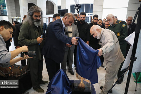 نمایشگاه « ایستاده در غبار»؛ روایتی از مقاومت تمدن ایران در برابر تجاوز آمریکایی_صهیونی