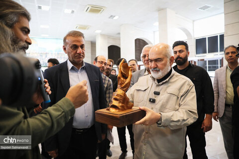 نمایشگاه « ایستاده در غبار»؛ روایتی از مقاومت تمدن ایران در برابر تجاوز آمریکایی_صهیونی