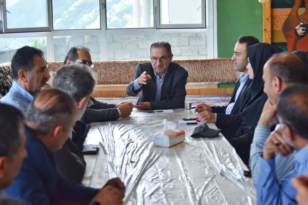 بازدید معاون گردشگری از روستای شانه‌تراش؛ از دریای ابر تا هنر شانه چوبی