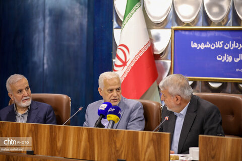 نشست مشترک وزارت میراث‌فرهنگی، گردشگری و صنایع‌دستی با شهرداران کلان‌شهرهای کشور