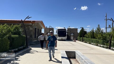 فم تور آشناسازی خبرنگاران و عکاسان با  روستاهای تاریخی قروه و درسجین