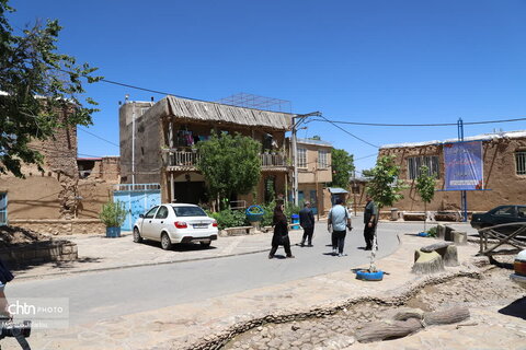 فم تور آشناسازی خبرنگاران و عکاسان با  روستاهای تاریخی قروه و درسجین