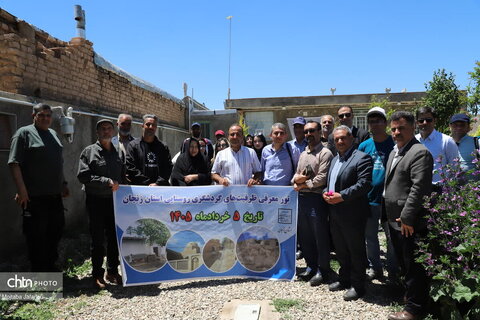 فم تور آشناسازی خبرنگاران و عکاسان با  روستاهای تاریخی قروه و درسجین