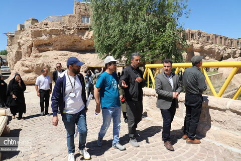 فم تور آشناسازی خبرنگاران و عکاسان با  روستاهای تاریخی قروه و درسجین