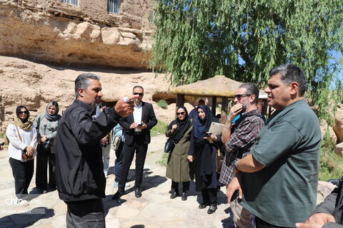فم تور آشناسازی خبرنگاران و عکاسان با  روستاهای تاریخی قروه و درسجین