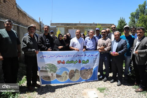 فم تور آشناسازی خبرنگاران و عکاسان با  روستاهای تاریخی قروه و درسجین