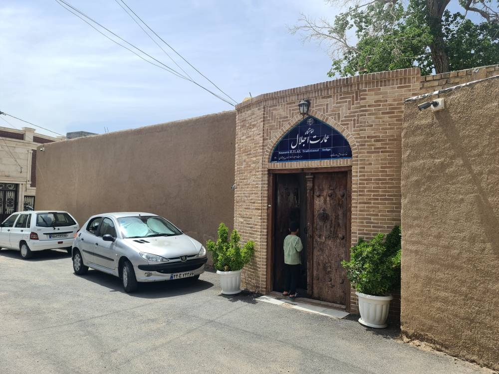 پیوند عروسکهای بومی و گیاهان دارویی تفرش با قصهگویی کودک/ اجرای «چمدون قصهگویی من» در عمارت تاریخی اجلال