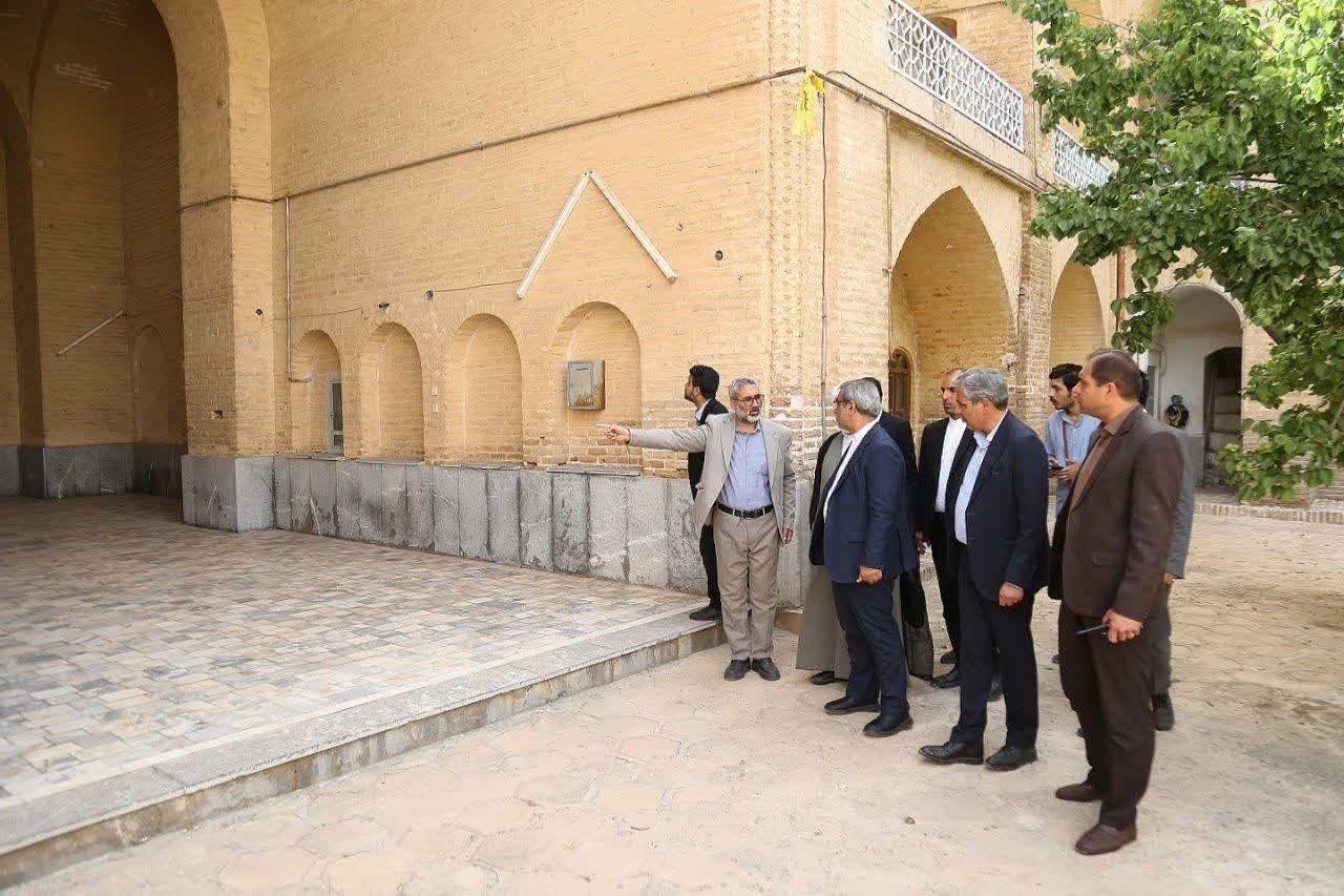 بازدید استاندار خراسان رضوی از مدرسه علمیه تاریخی «حاج سلطانالعلما» کاشمر
