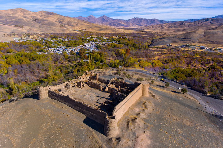 قلعه اردلان تویسرکان به مرمت اضطراری نیاز دارد