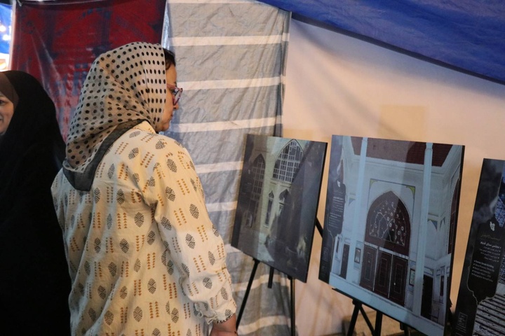 نمایشگاه ایستاده در غبار گیلان