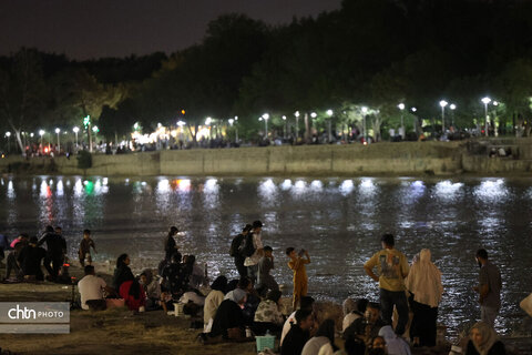 اصفهان، شب، پل خواجو، آب و زندگی
