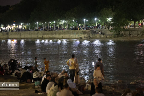 اصفهان، شب، پل خواجو، آب و زندگی