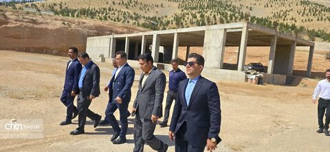 بازدید رئیس مرکز سرمایه‌گذاری وزارت میراث فرهنگی از پروژه پارک آبی بام خرم‌آباد