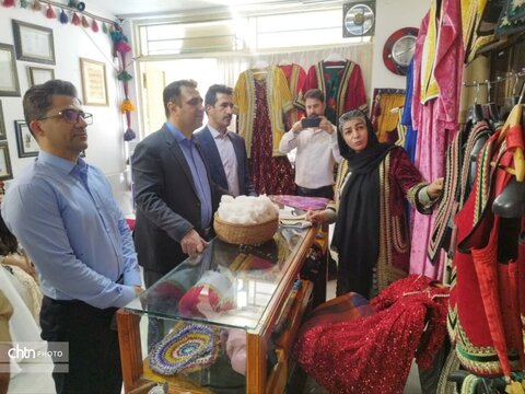 ضرورت ارتقای تسهیلات کارگاه تولید لباس محلی خرم‌آباد