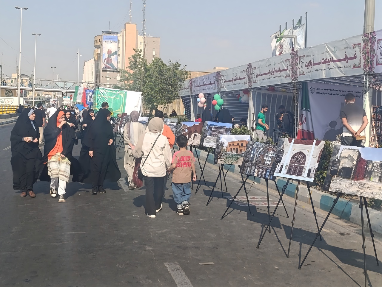 «ایستاده در غبار»؛ روایت مقاومت میراث ایران در مسیر راهپیمایی کیلومتری غدیر/ نمایش ۱۴۹ بنای تاریخی آسیب‌دیده از تجاوز آمریکایی ـ صهیونیستی