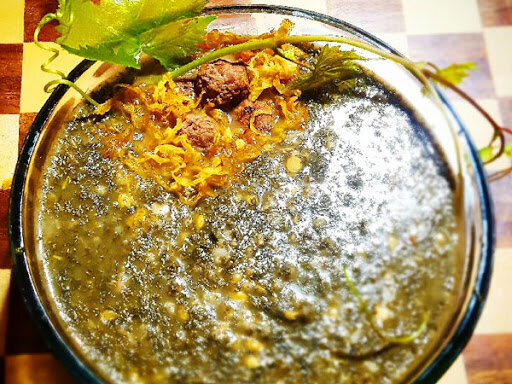  میراث غذایی زنجان و خرم‌دره: واکاوی آش برگ مو (آش تاک)