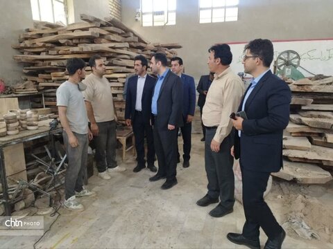 بررسی ظرفیت‌های صنایع‌دستی الیگودرز با حضور رئیس مرکز سرمایه‌گذاری وزارت میراث‌فرهنگی