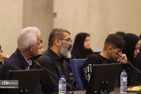 گلباران خانواده شهدای پلیس راه اهن در محل شهادت 9 پلیس راه آهن در تبریز