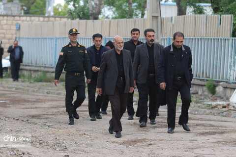 گلباران خانواده شهدای پلیس راه اهن در محل شهادت 9 پلیس راه آهن در تبریز