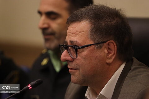 گلباران خانواده شهدای پلیس راه اهن در محل شهادت 9 پلیس راه آهن در تبریز