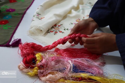 هنر سنتی سوزندوزی  شهرستان کاشمر