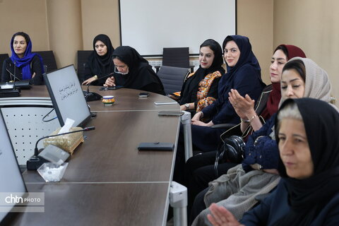 تجلیل از پیشکسوتان هنرمندان صنایع دستی