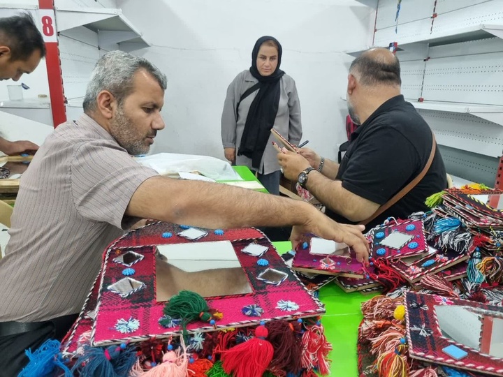 استقبال تجار بین‌المللی از صنایع‌دستی ایلام در صویره عراق/ سفارش عمده محصولات سه غرفه نمایشگاه