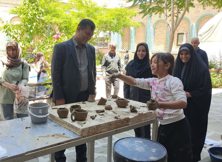برگزاری ورکشاپ آشنایی کودکان با هنر سفال‌گری در ارومیه