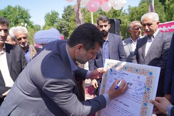 رونمایی از گواهی‌نامه ثبت جشنواره گلاب‌گیری خوی در تقویم گردشگری ایران