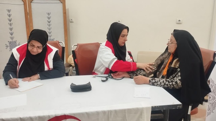 ویزیت و توزیع رایگان دارو میان صنعتگران زاهدانی به مناسبت روز جهانی صنایع‌دستی