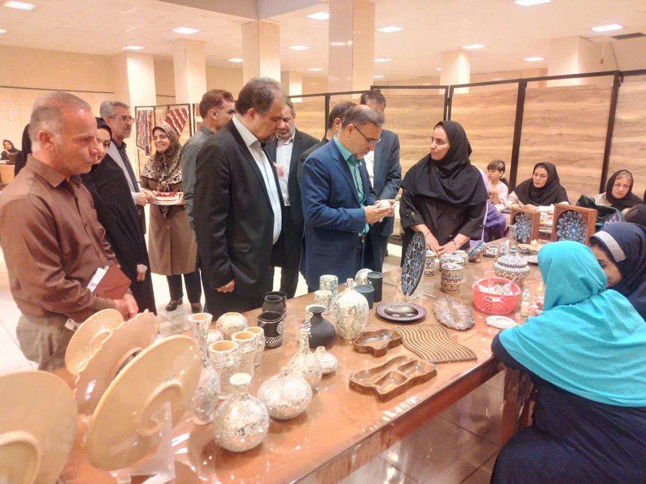 آثار ۴۰ هنرمند در نمایشگاه صنایع‌دستی ملایر به نمایش در آمد