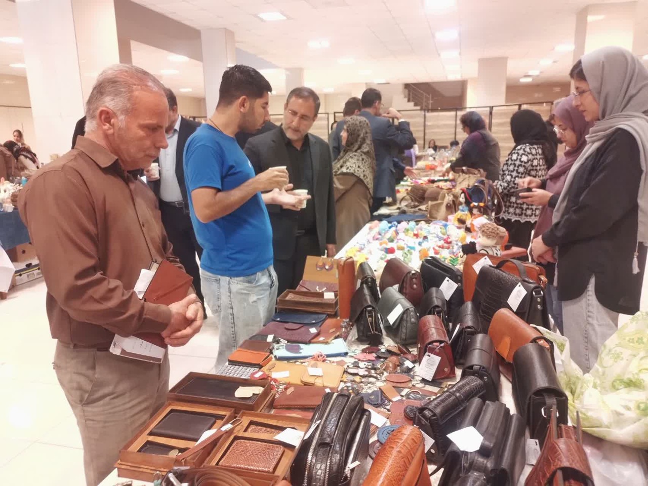 آثار ۴۰ هنرمند در نمایشگاه صنایع‌دستی ملایر به نمایش در آمد