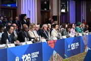 صالحی‌امیری با نشان «شهدای میناب» در اجلاس جهانی گردشگری/ روایت مظلومیت کودکان شهید از تریبون اسپانیا