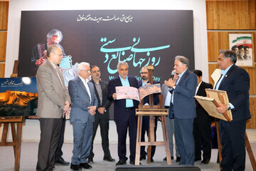رونمایی از سه اثر شاخص صنایع‌دستی خراسان شمالی در همایش روز جهانی صنایع‌دستی