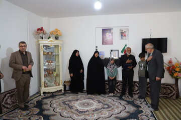 دیدار مسئولان میراث فرهنگی زنجان با خانواده شهید جبار حسنی