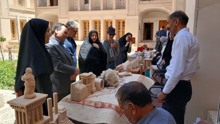 افتتاح نمایشگاه صنایع دستی در خانه تاریخی صولت ابرکوه