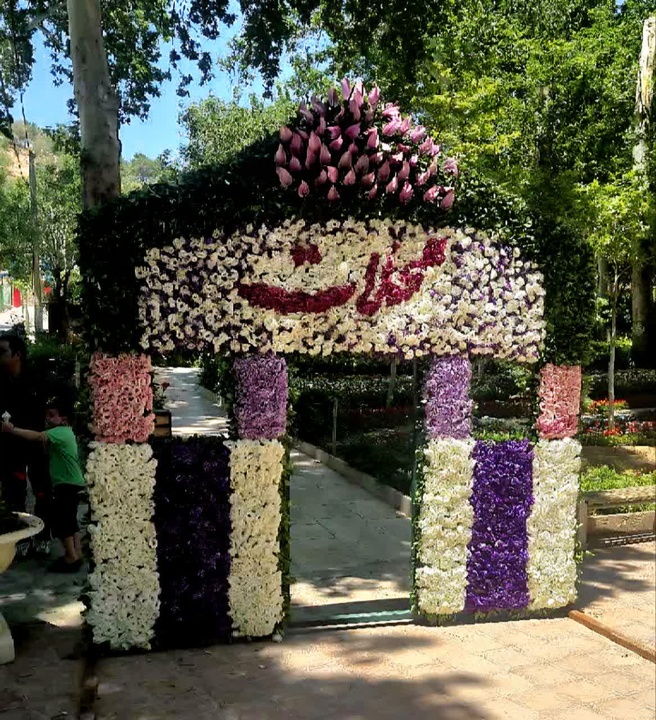 چهارمین نکوداشت محلات و روز ملی گل در پارک سرچشمه محلات برگزار شد