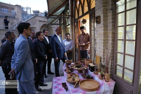 صنایع‌دستی کرمانشاه نماد هویت ملی است/ ضرورت ایجاد بازارچه‌های دائمی برای حمایت از هنرمندان