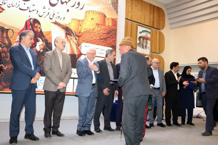 پیشکسوتان صنعتگران و غرفه‌داران خانه صنایع‌دستی خراسان شمالی تجلیل شدند