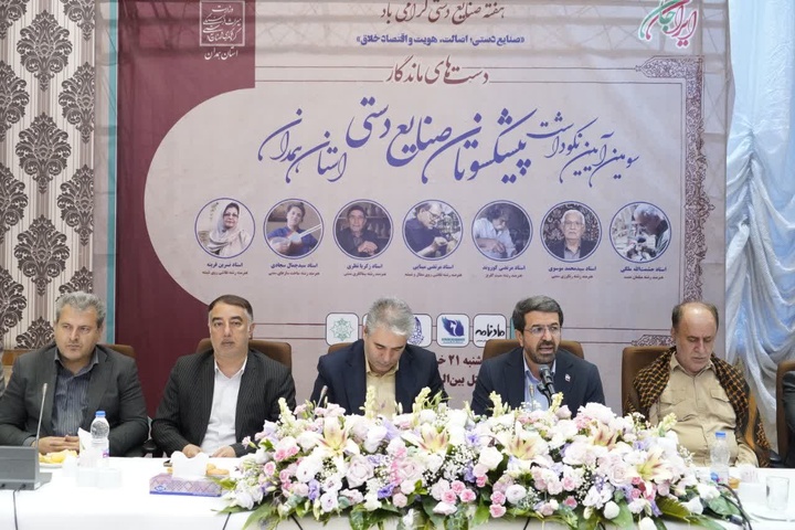 هنرمندان صنایع‌دستی حافظان هویت فرهنگی و تاریخی ایران هستند