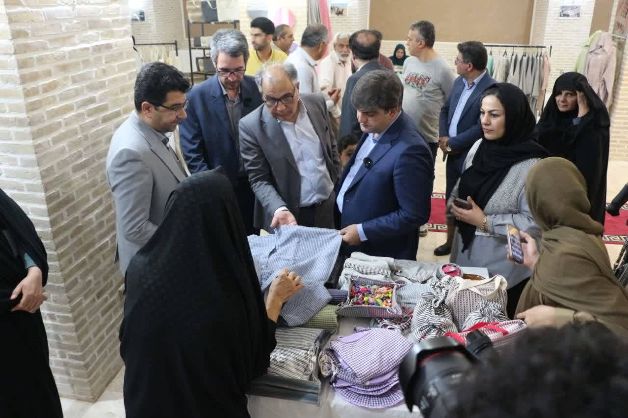 سومین جشنواره دستبافتههای کاربافی اردکان افتتاح شد