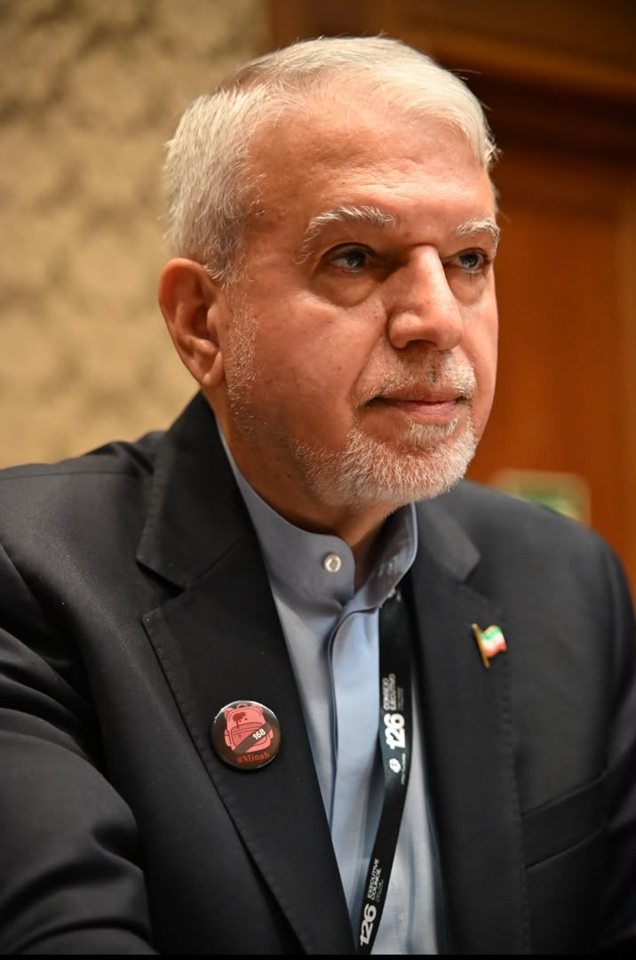 صالحی‌امیری با نشان «شهدای میناب» در اجلاس جهانی گردشگری/ روایت مظلومیت کودکان از تریبون اسپانیا