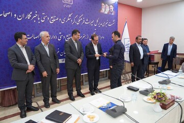 تجلیل از هنرمندان برتر آذربایجان غربی در هفته صنایع‌دستی/ افزایش آثار دارای «مهر اصالت» به ۱۰۱ مورد