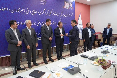 نشست خبری مدیرکل میراث‌فرهنگی، گردشگری و صنایع‌دستی آذربایجان غربی با خبرنگاران