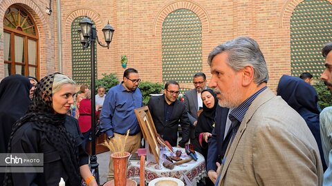 نمایشگاه صنایع‌دستی «دستان ماندگار»؛ عمارت ملوکانه